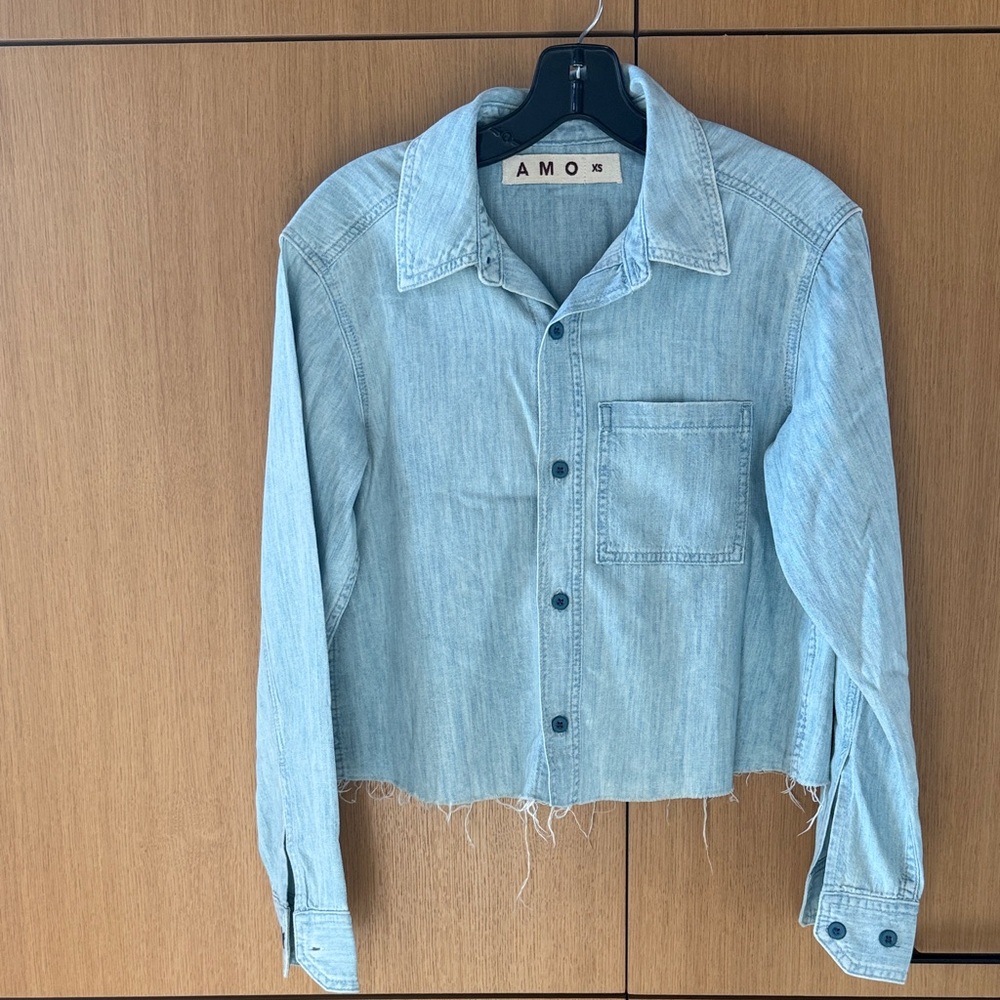 Amo Denim Ida Crop Shirt with a frayed hem Light Wash Womens size XSMALL - Picture 3 of 10
